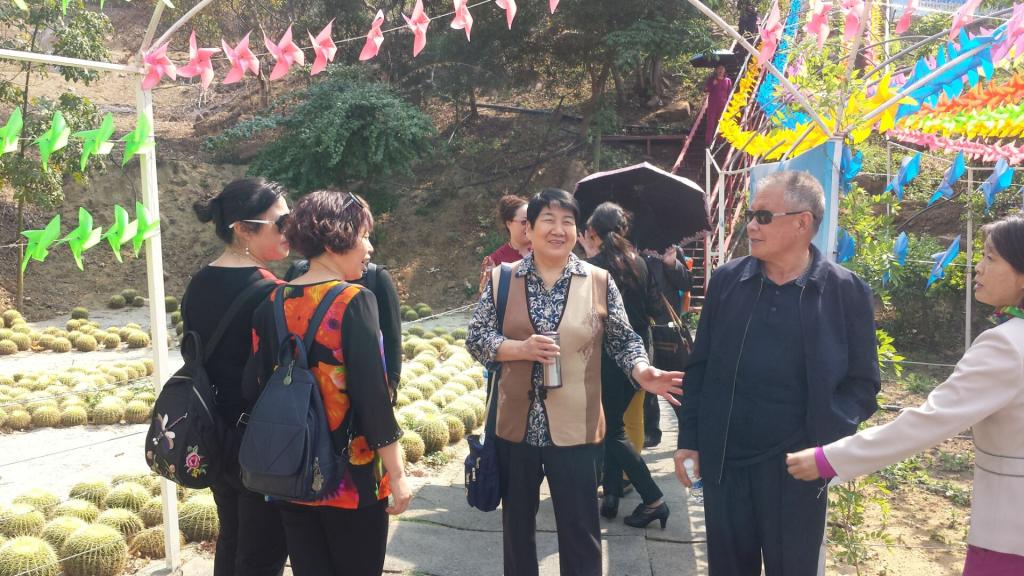 老同志参观“花千谷休闲度假中心”