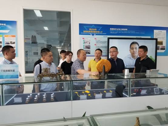 肖立军一行参观北京精雕集团