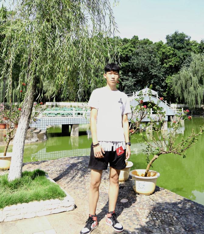 “小姚明”——李英超