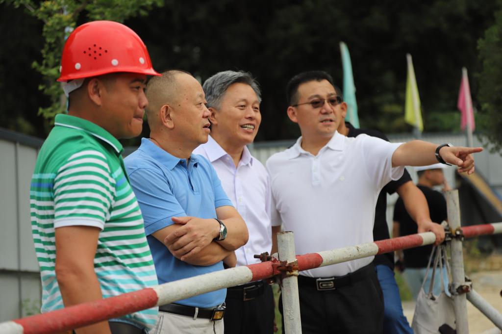 校领导一行了解产教融合综合大楼施工进程