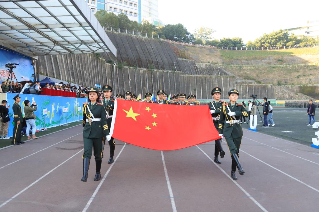 步伐整齐划一 迎接崭新未来