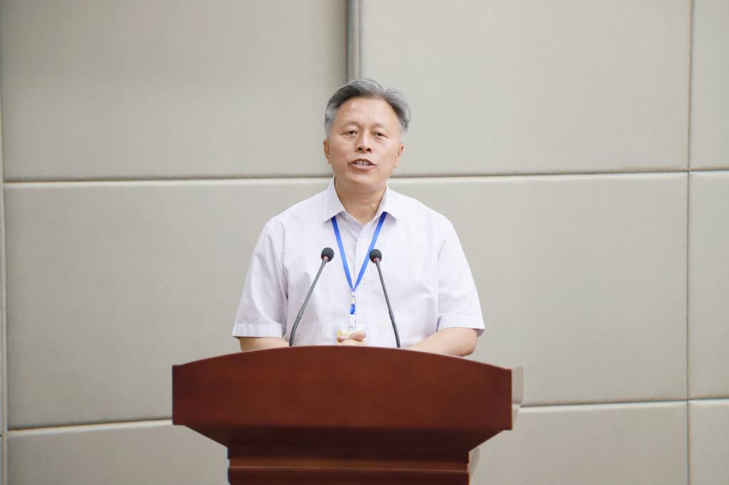 党委副书记、校长王曙光作《校长工作报告》