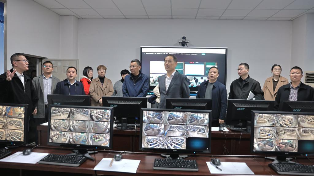 图9 中央网信办来校调研,对学校网络安全工作给予高度认可